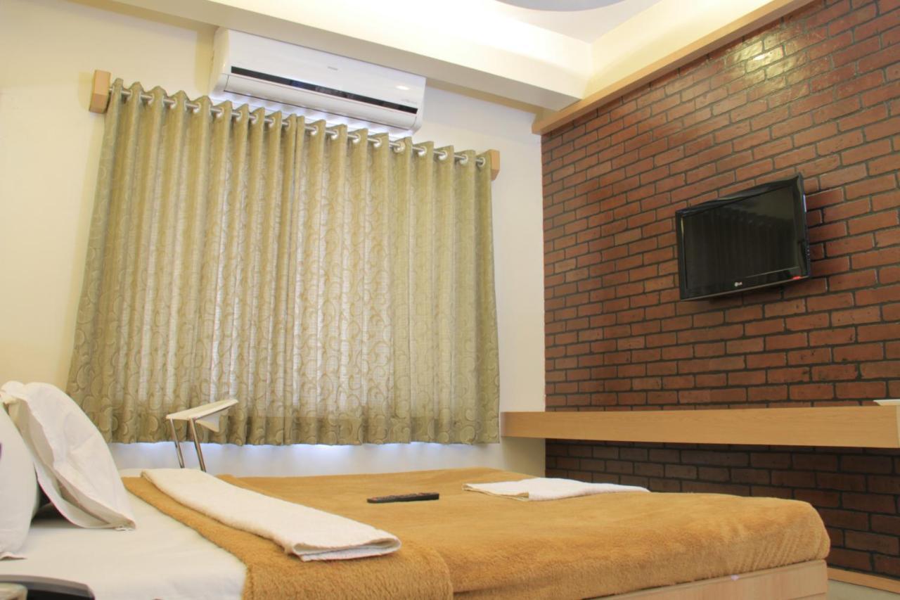 Hotel Sai Gurusthan Sirdi Kültér fotó