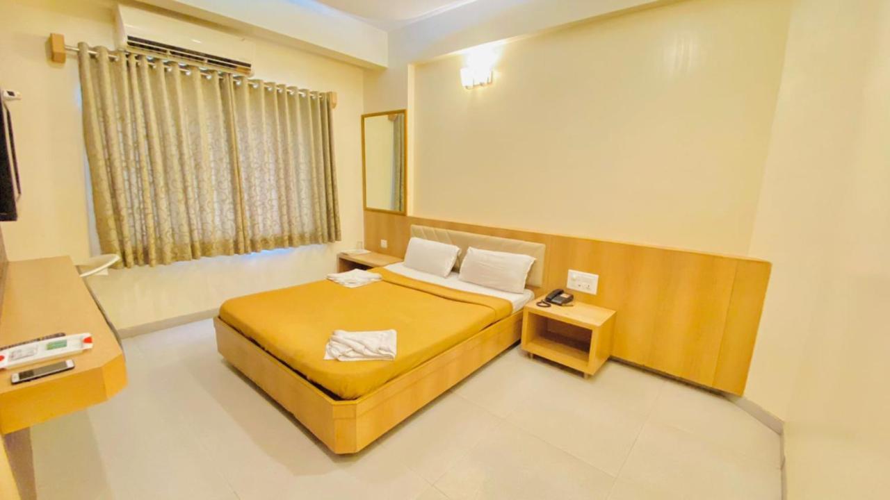 Hotel Sai Gurusthan Sirdi Kültér fotó