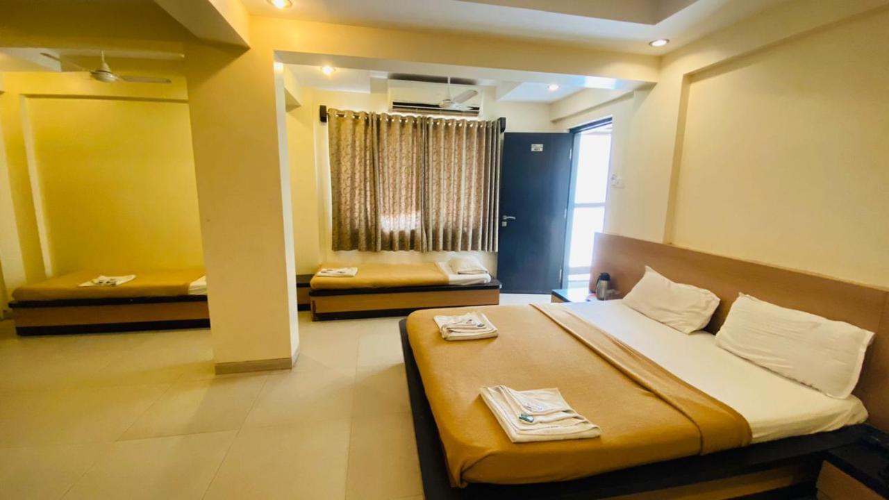 Hotel Sai Gurusthan Sirdi Kültér fotó